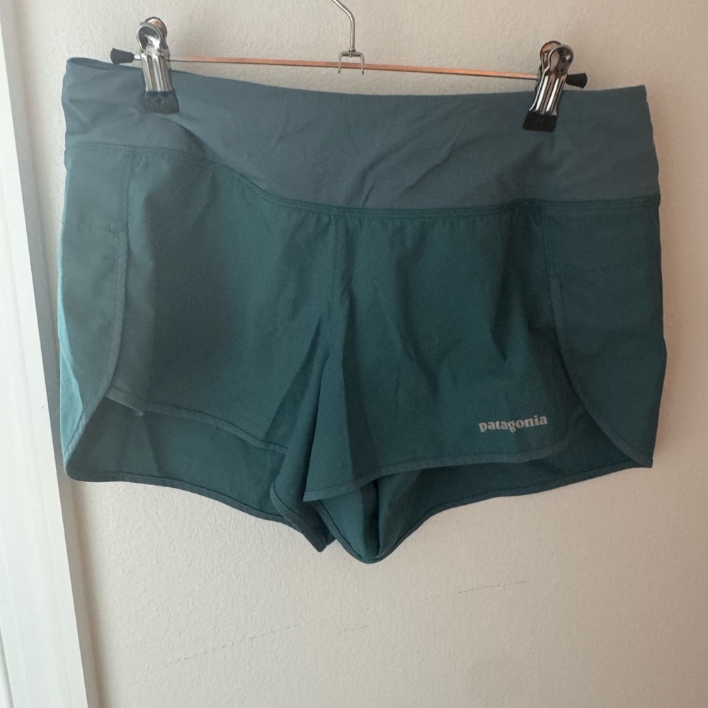 • Patagonia • NWOT W’s Strider Shorts 3.5” Medium Tasmanian Teal